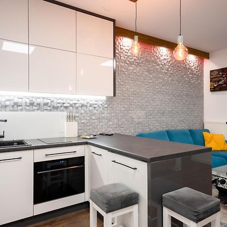 Kasprzaka 31A Free Garage By Perfect Apart Varşova Dış mekan fotoğraf